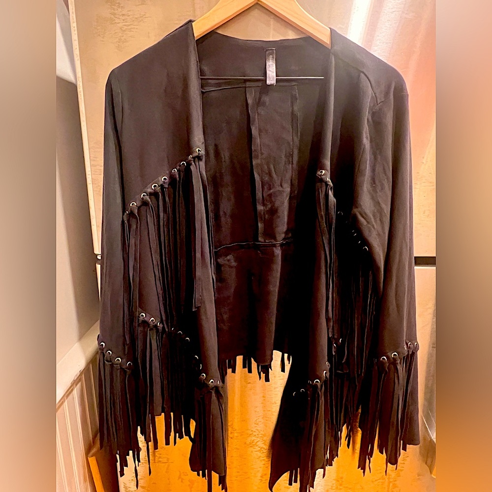 FAUX SUEDE VOCAL FRINGE CROPPED JACKET / M